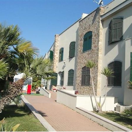 Albergo Ristorante Lucciola Santo Stefano al Mare Kültér fotó