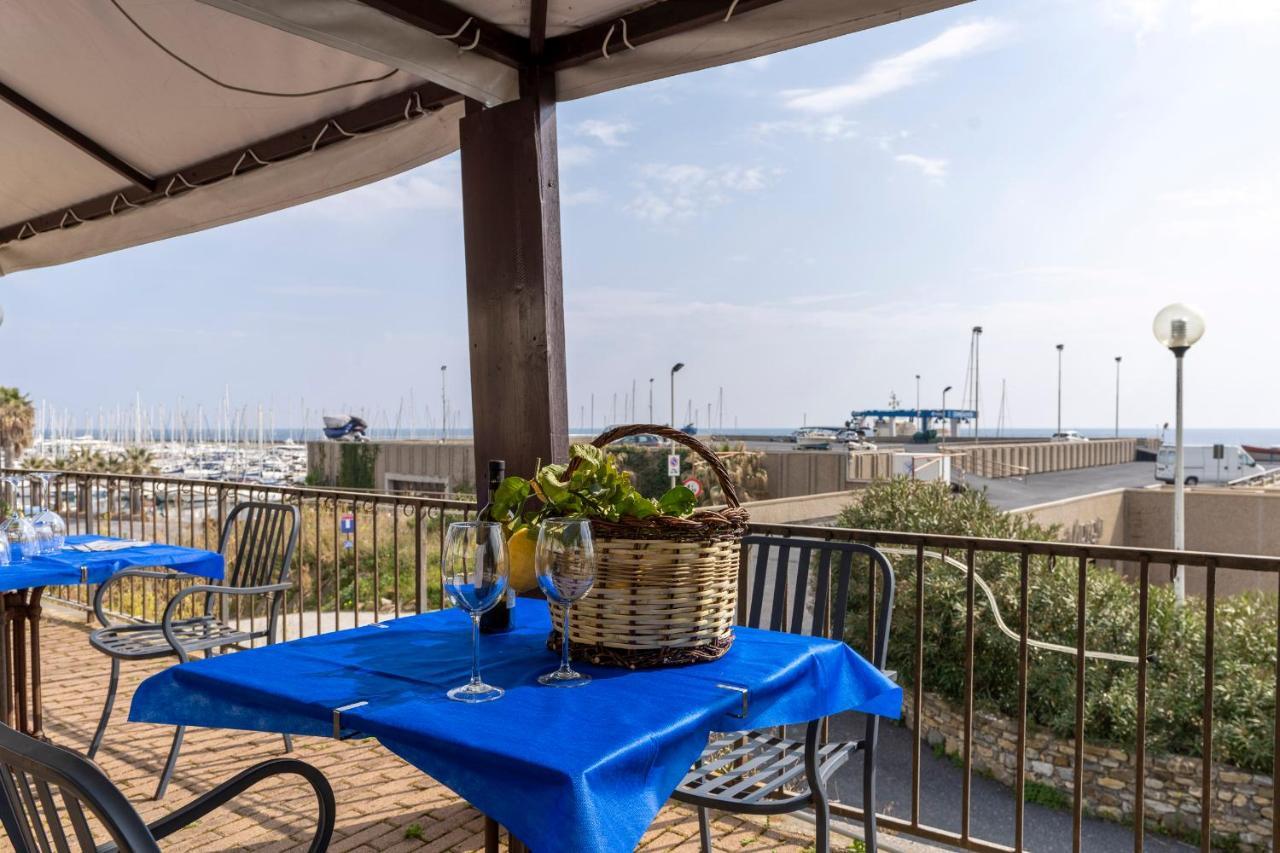 Albergo Ristorante Lucciola Santo Stefano al Mare Kültér fotó