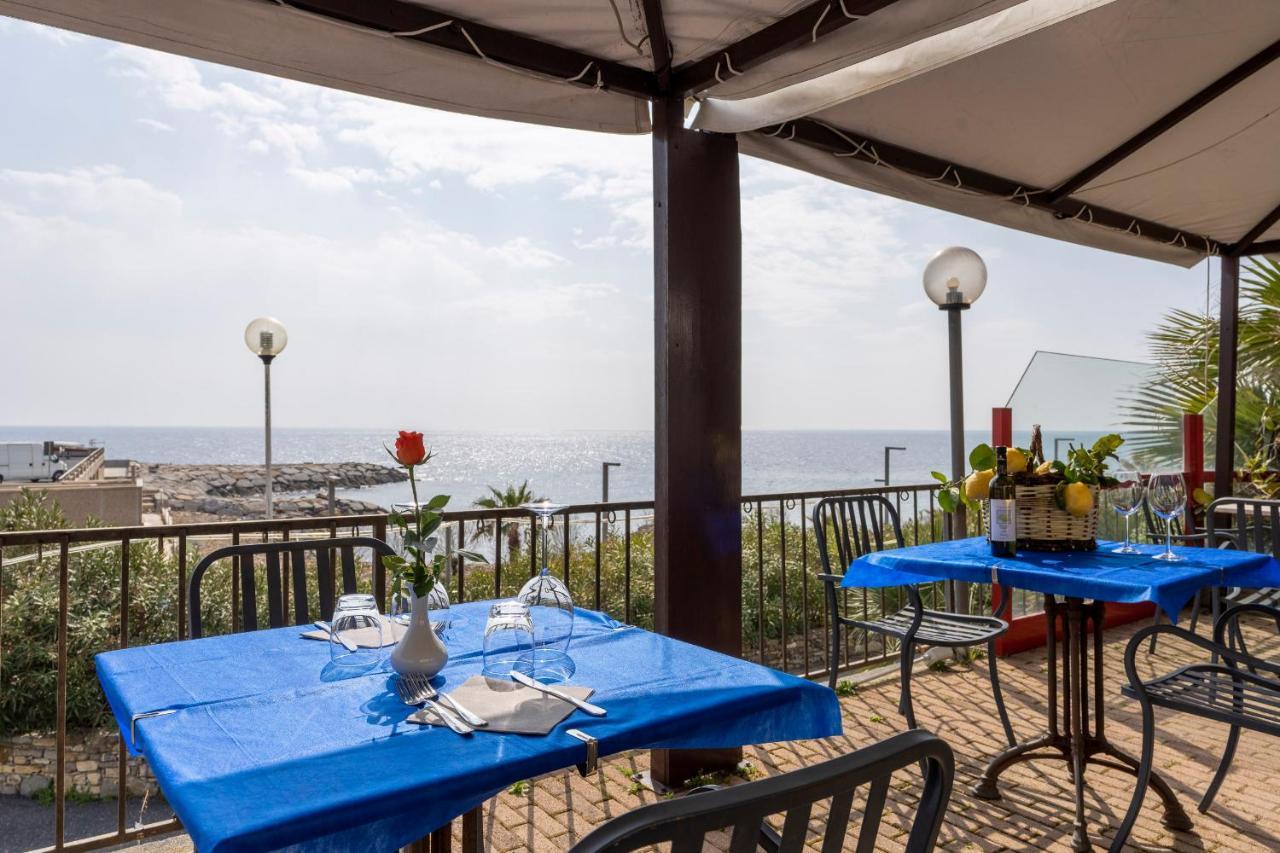 Albergo Ristorante Lucciola Santo Stefano al Mare Kültér fotó