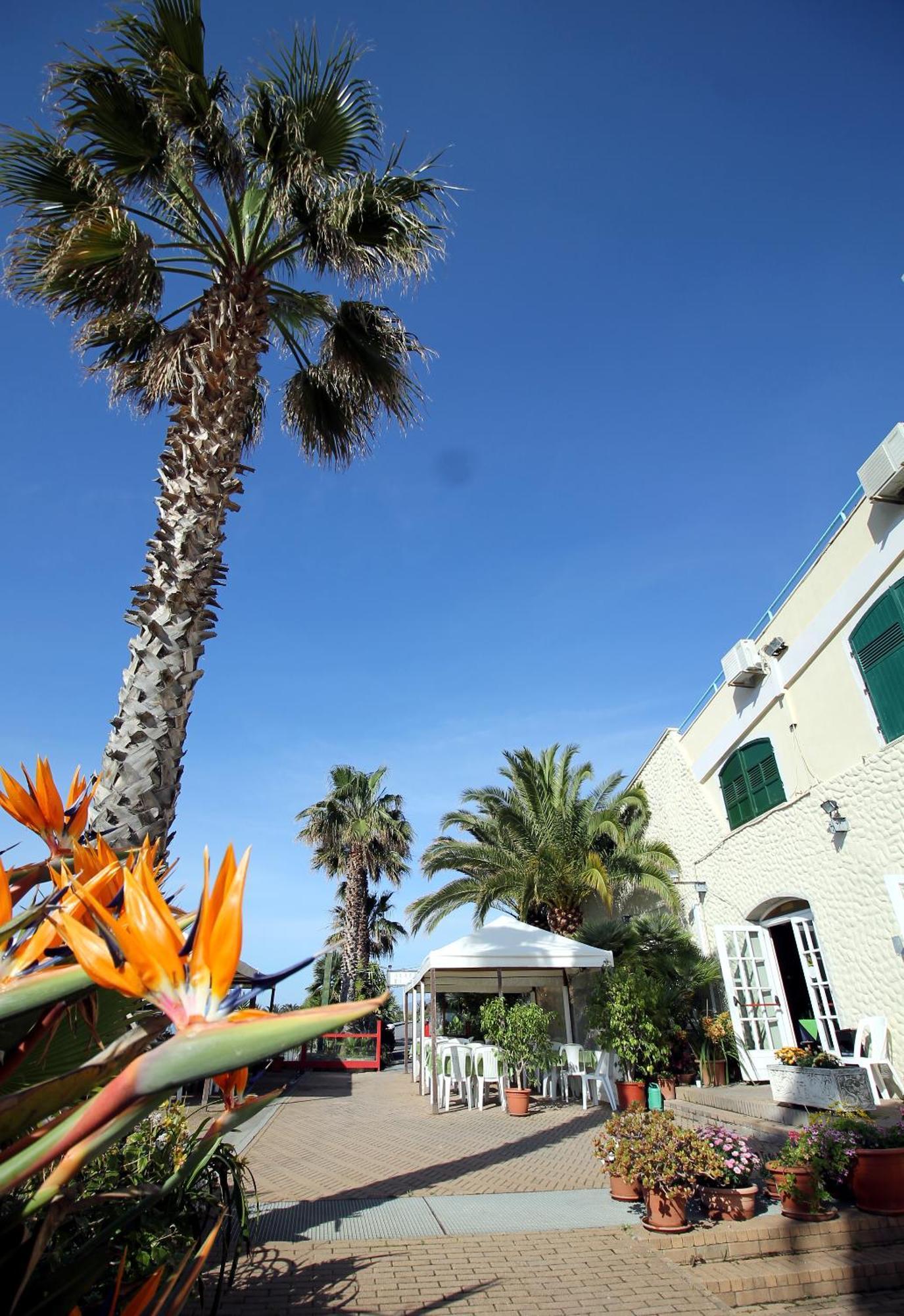 Albergo Ristorante Lucciola Santo Stefano al Mare Kültér fotó