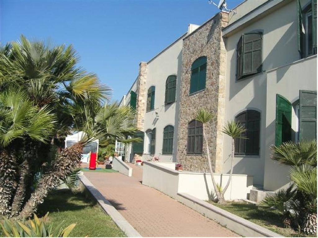 Albergo Ristorante Lucciola Santo Stefano al Mare Kültér fotó