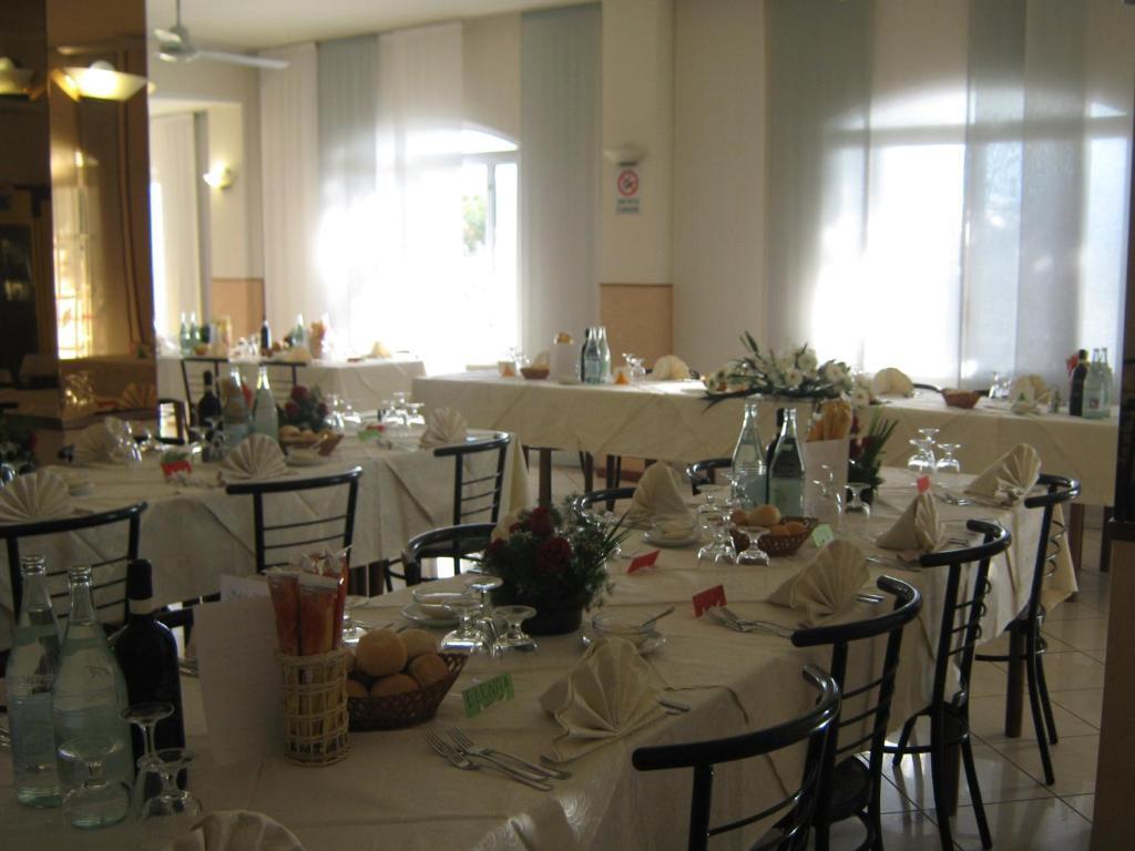 Albergo Ristorante Lucciola Santo Stefano al Mare Kültér fotó