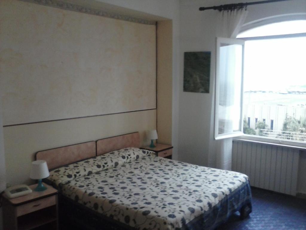 Albergo Ristorante Lucciola Santo Stefano al Mare Kültér fotó