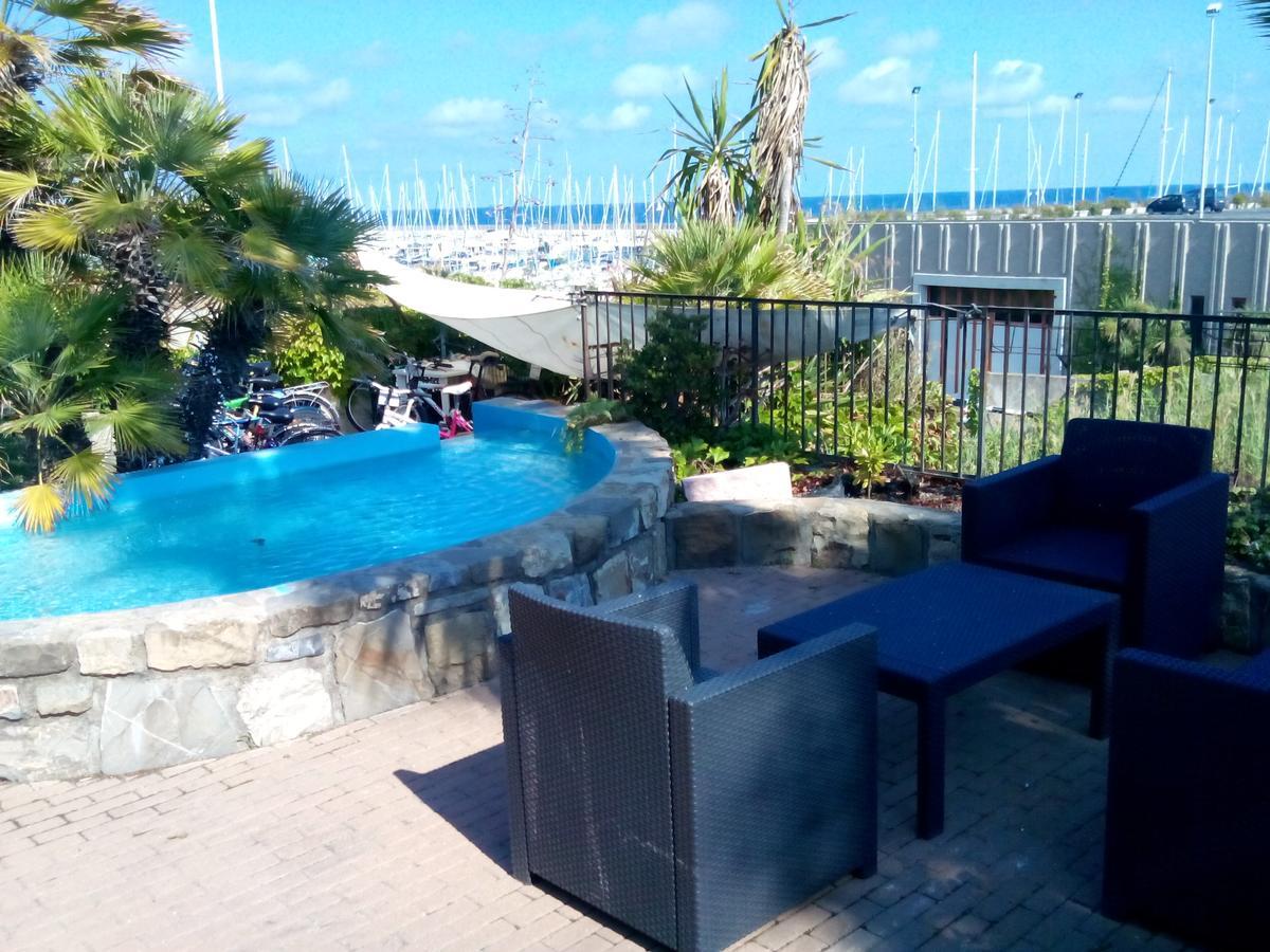 Albergo Ristorante Lucciola Santo Stefano al Mare Kültér fotó