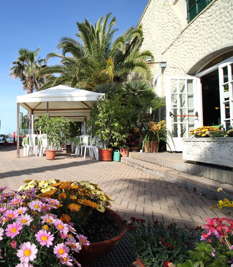Albergo Ristorante Lucciola Santo Stefano al Mare Kültér fotó