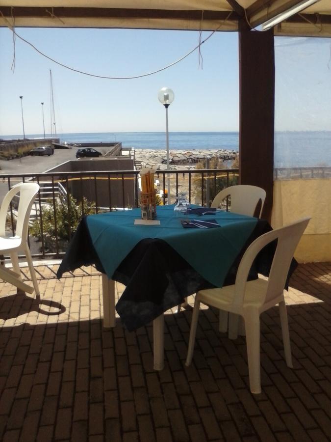 Albergo Ristorante Lucciola Santo Stefano al Mare Kültér fotó