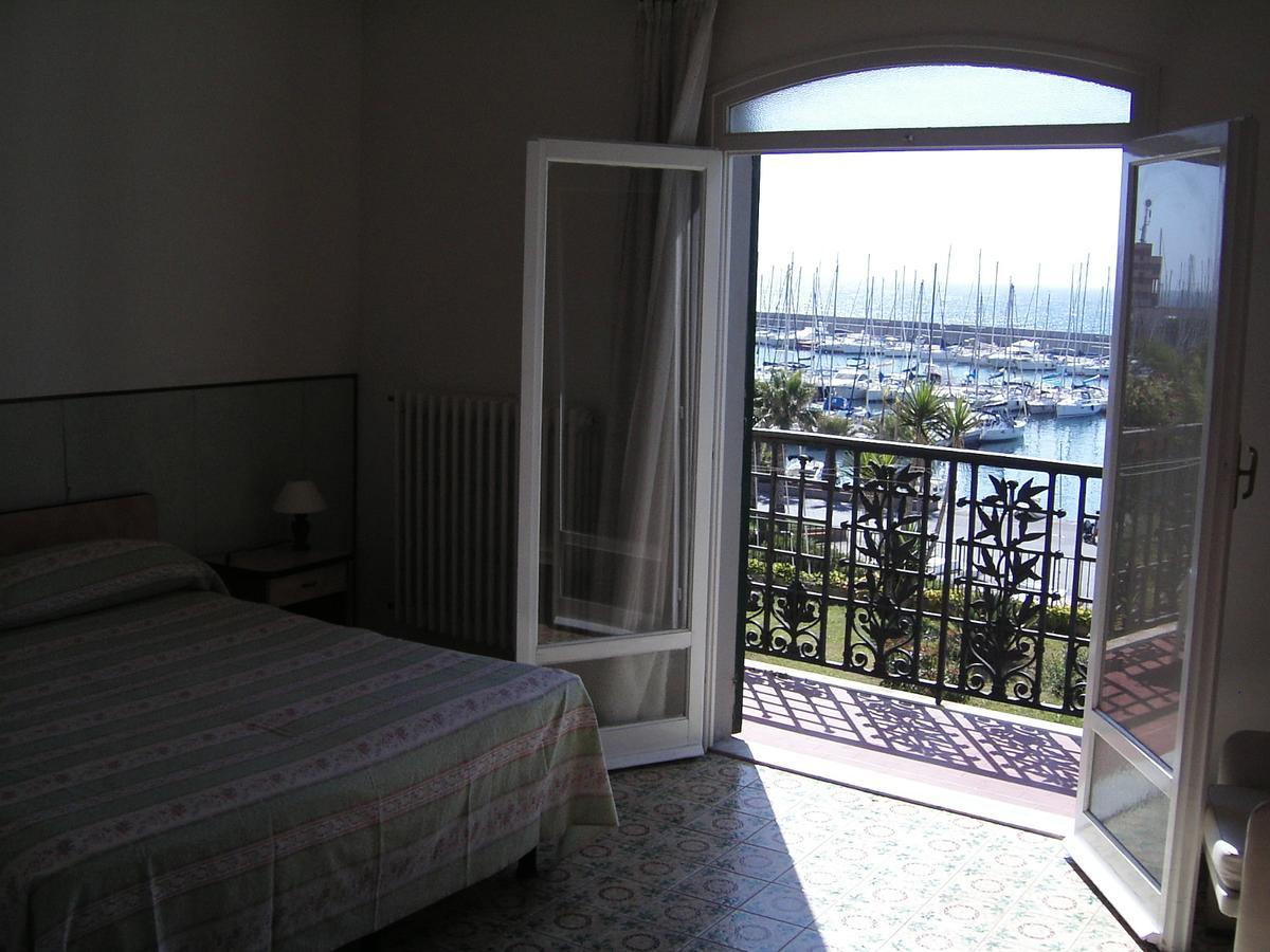Albergo Ristorante Lucciola Santo Stefano al Mare Kültér fotó