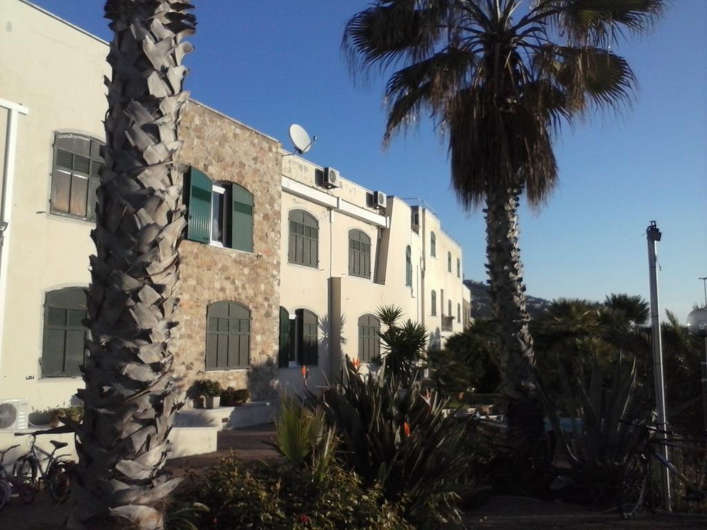 Albergo Ristorante Lucciola Santo Stefano al Mare Kültér fotó