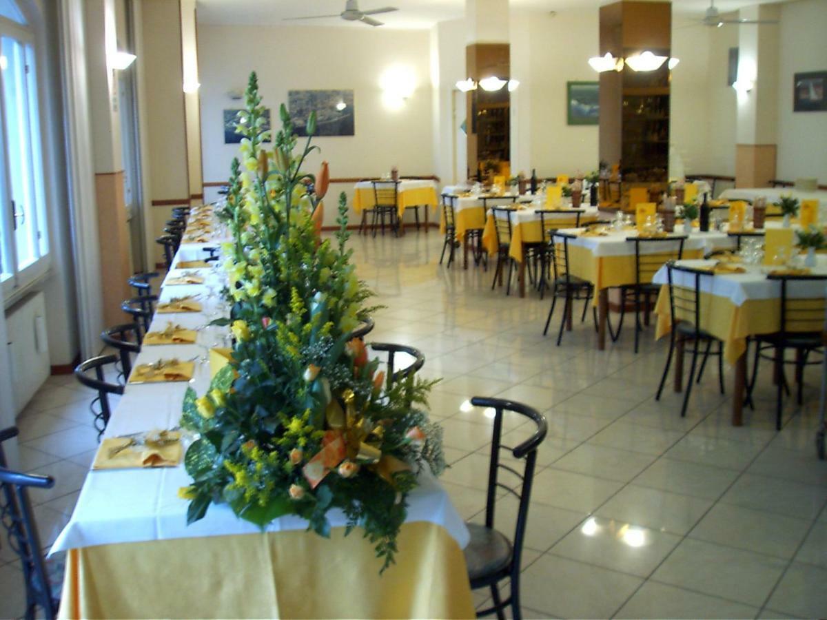 Albergo Ristorante Lucciola Santo Stefano al Mare Kültér fotó